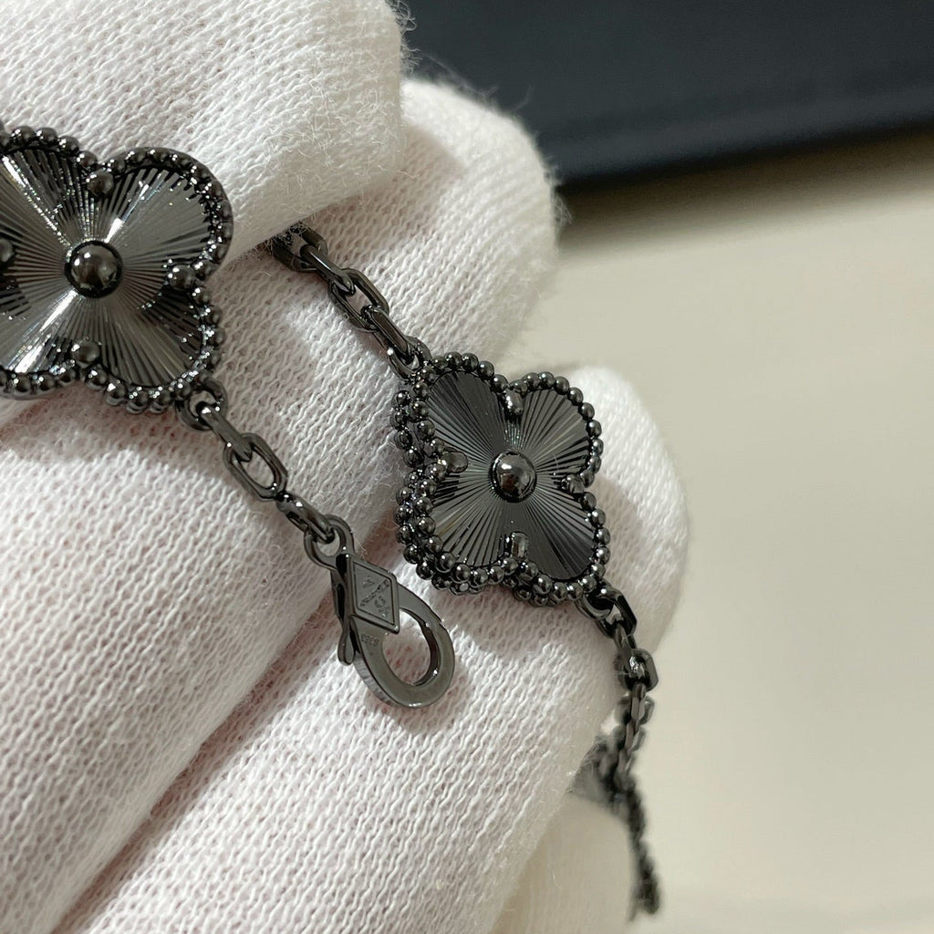 ¡®Imperial¡¯CLOVER 5 MOTIF BLACK BRACELET