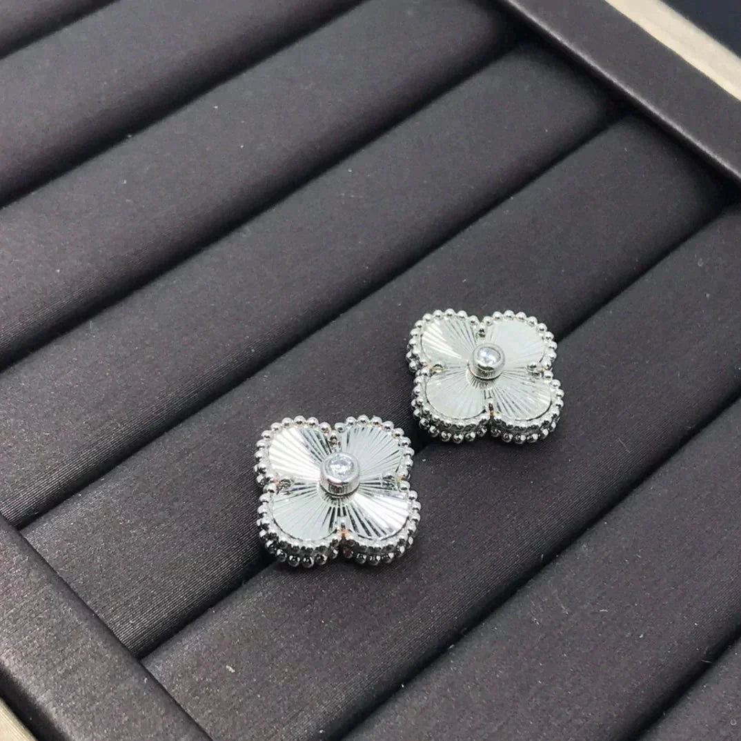 ¡®Imperial¡¯CLOVER MINI 9.5MM LASER EARRINGS