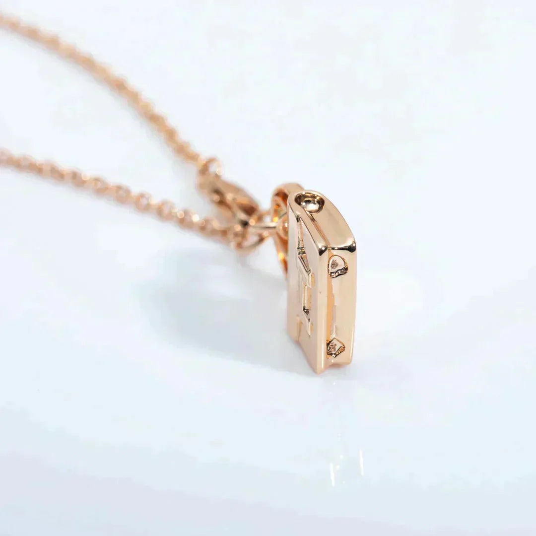 ¡®Imperial¡¯AMULETTE PEDANT ROSE GOLD NECKLACE