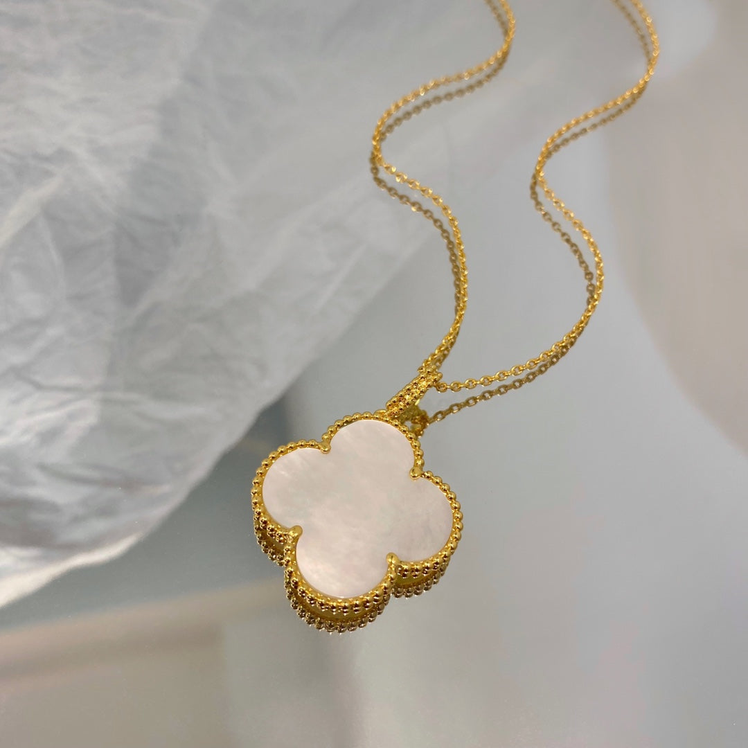 ¡®Imperial¡¯CLOVER 25MM MOP LARGE PENDANT NECKLACE