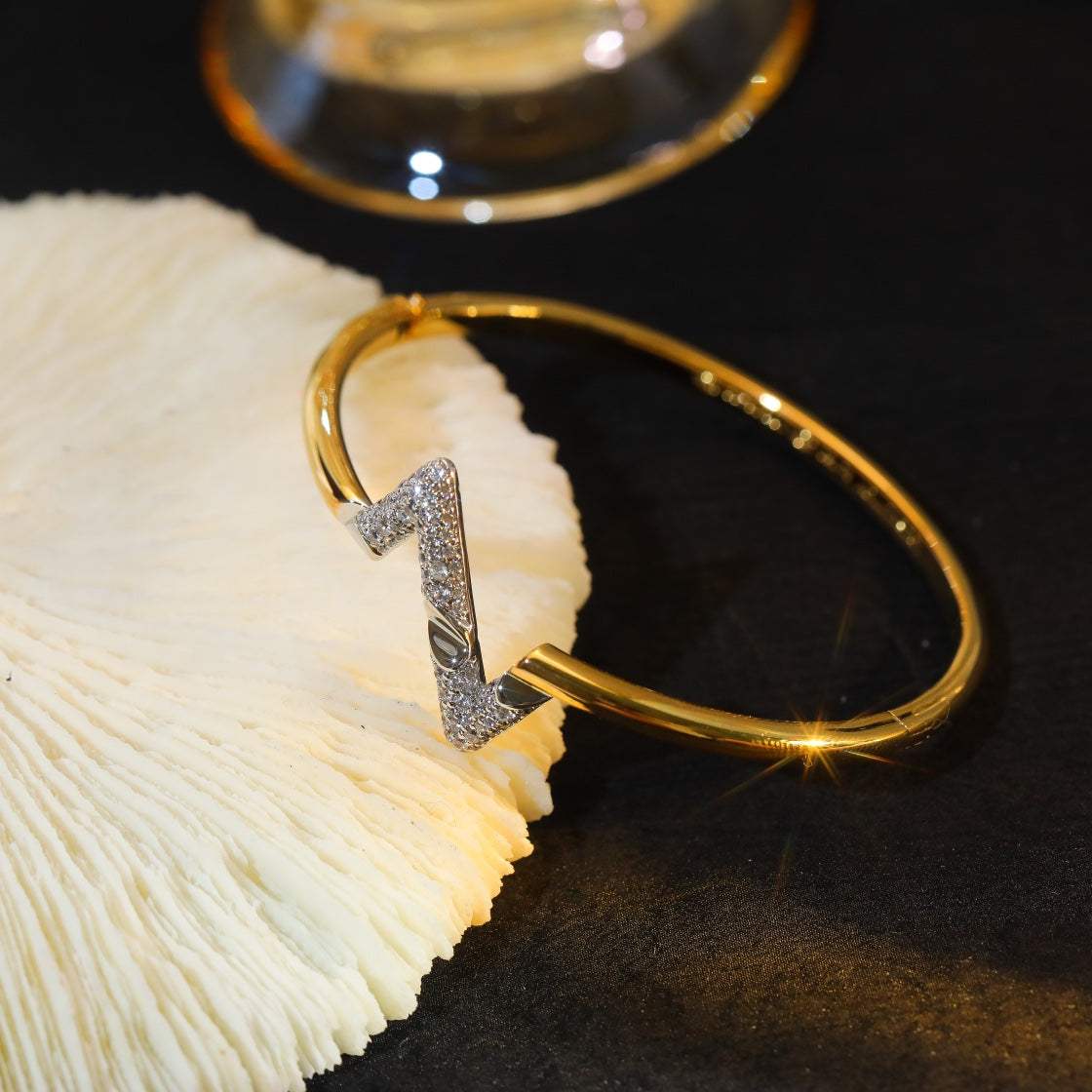 ¡®Imperial¡¯VOLTE UPSITE DOWN GOLD DIAMOND BRACELET