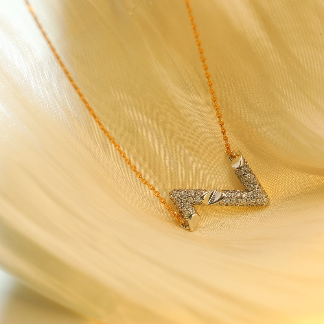 ¡®Imperial¡¯VOLT SILVER DIAMOND PEDANT NECKLACE