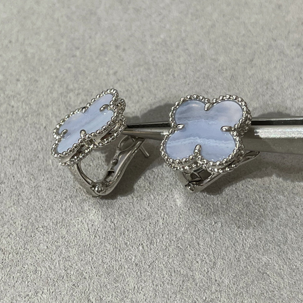 ¡®Imperial¡¯CLOVER CHALCEDONY SILVER STUD EARRINGS