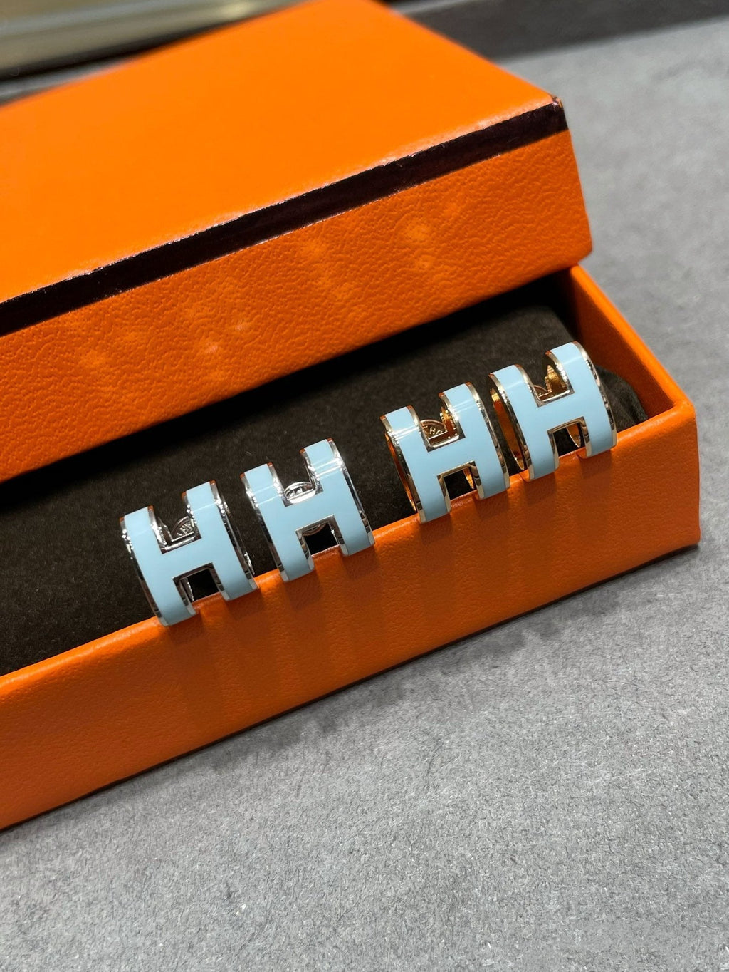 ¡®Imperial¡¯POP H SKY BLUE STUD EARRINGS