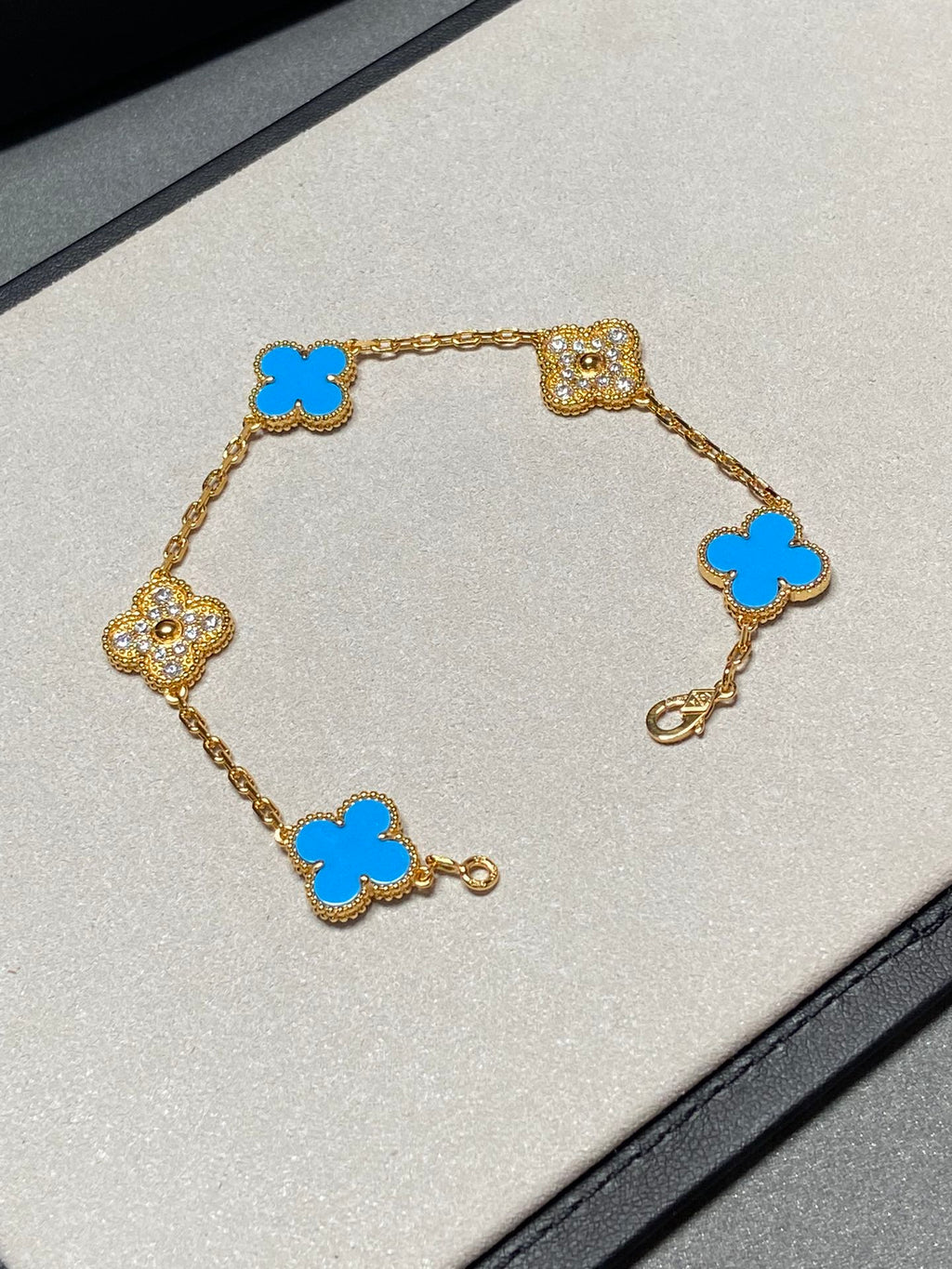 ¡®Imperial¡¯CLOVER 5 MOTIF BLUE CHALCEDONY DIAMOND GOLD BRACELET