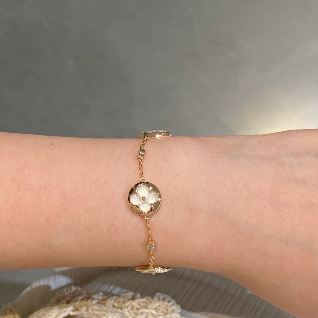 ¡®Imperial¡¯STAR AND SUN 4 MOTIF WHITE MOP PINK GOLD BRACELET