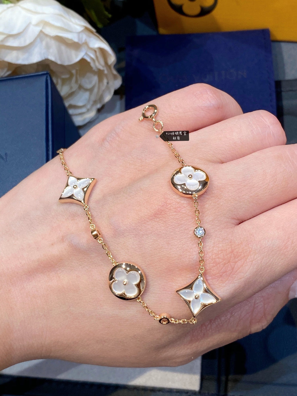 ¡®Imperial¡¯STAR AND SUN 4 MOTIF WHITE MOP PINK GOLD BRACELET
