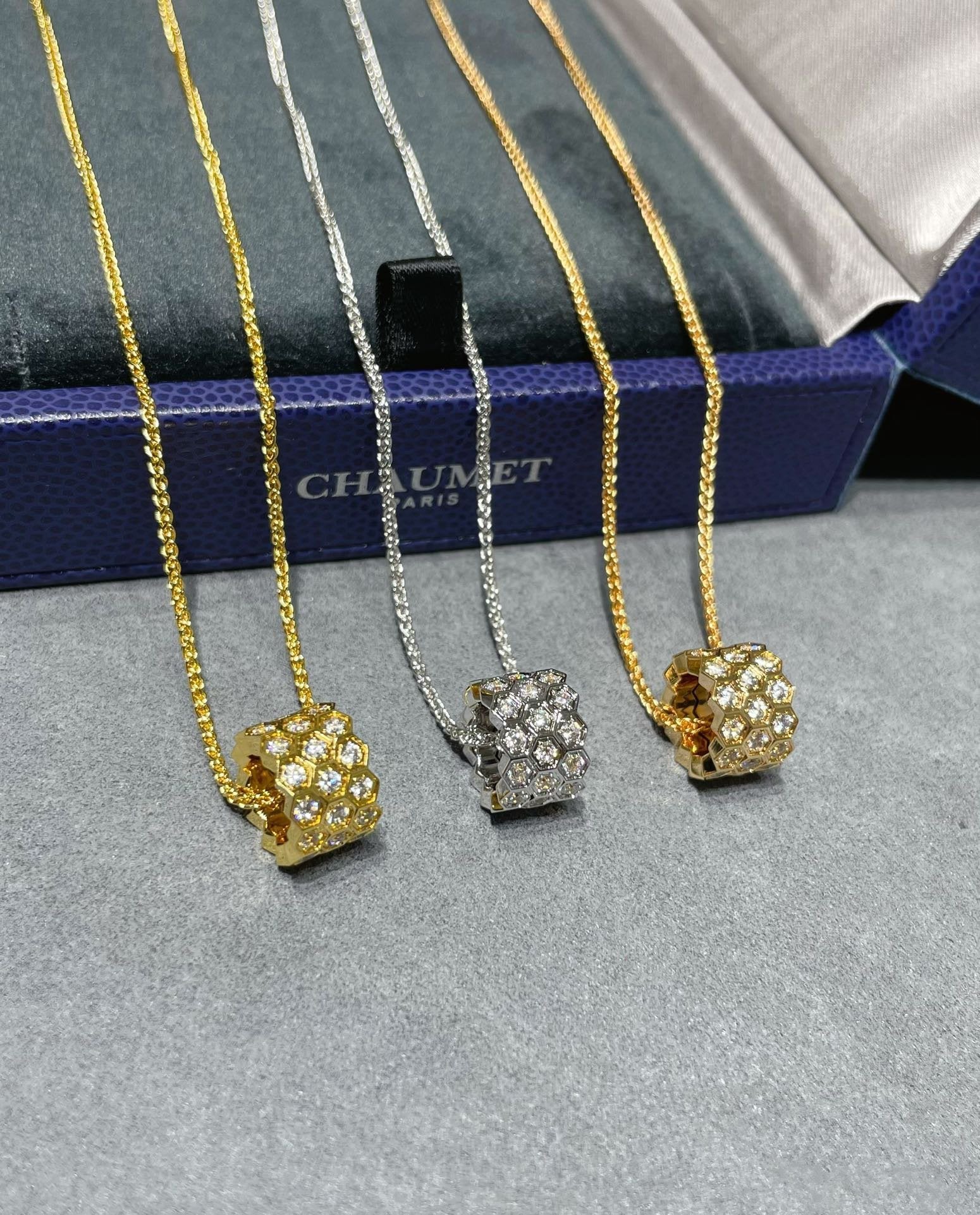 ¡®Imperial¡¯BEE LOVE DIAMOND PAVED 3 ROW NECKLACE