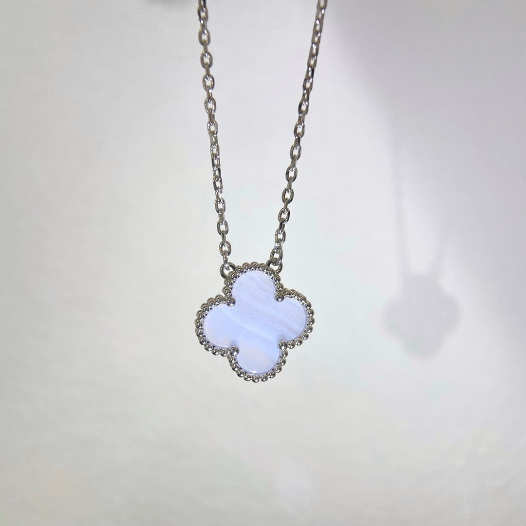 ¡®Imperial¡¯CLOVER 15MM BLUE CHALCEDONY NECKLACE SILVER