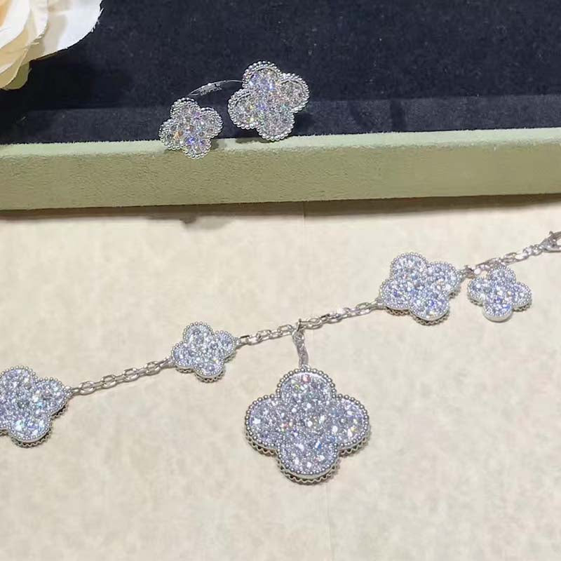 ¡®Imperial¡¯CLOVER 6 MOTIFS SILVER DIAMOND BRACELET