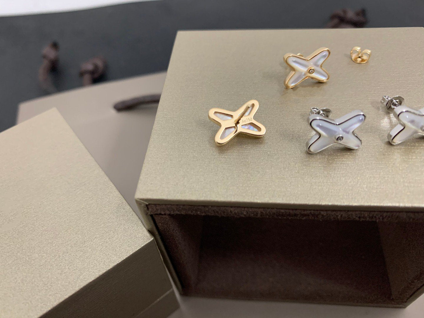 ¡®Imperial¡¯JEUX DE WHITE MOP SILVER DIAMOND EARRINGS