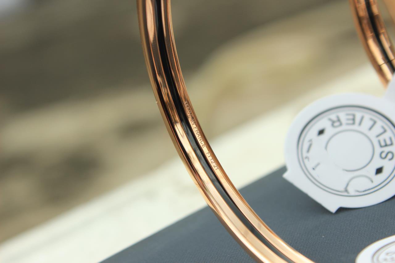 ¡®Imperial¡¯HM UNI BANGLE BAG