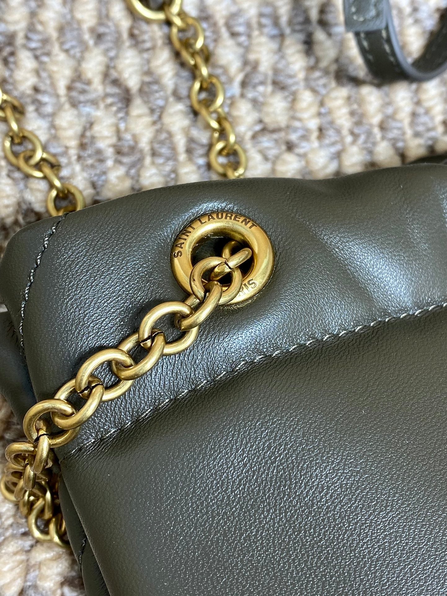 DRAWSTRING CHAIN STRAP SHOULDER BAG 39 IN DARK GREEN QUILTED CALFSKIN