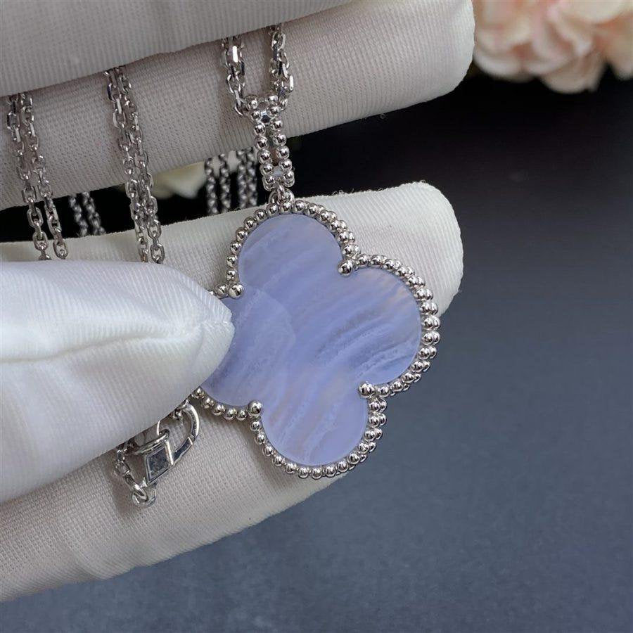¡®Imperial¡¯CLOVER SILVER CHALCEDONY BIG CLOVER NECKLACE