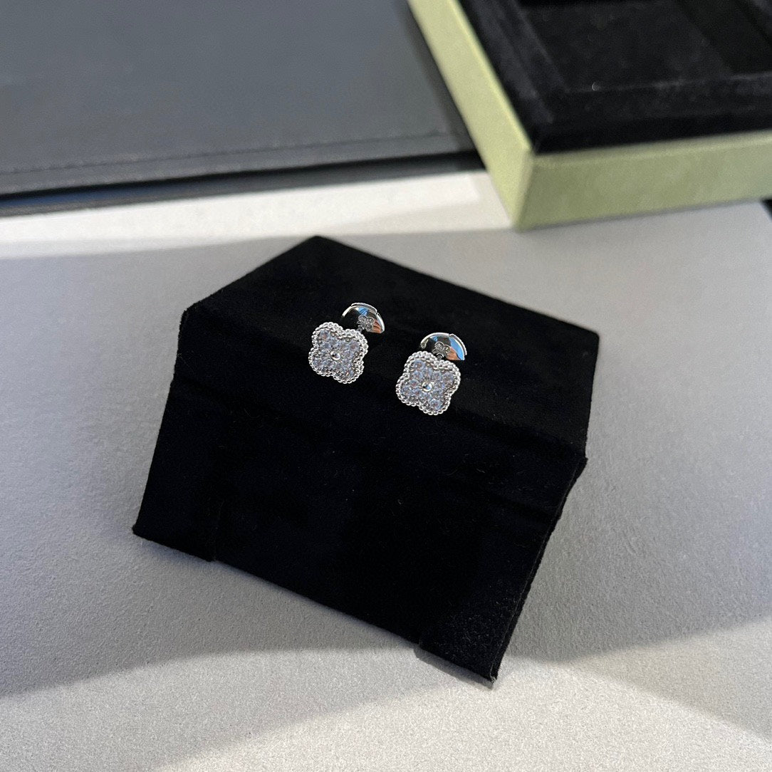 ¡®Imperial¡¯CLOVER MINI DIAMOND STUD EARRINGS